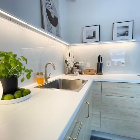 M-Style 04 Apartment Mit Balkon Und Gasgrill, 24H Self-Check-In, Free Parking, Netflix Neurenberg Buitenkant foto