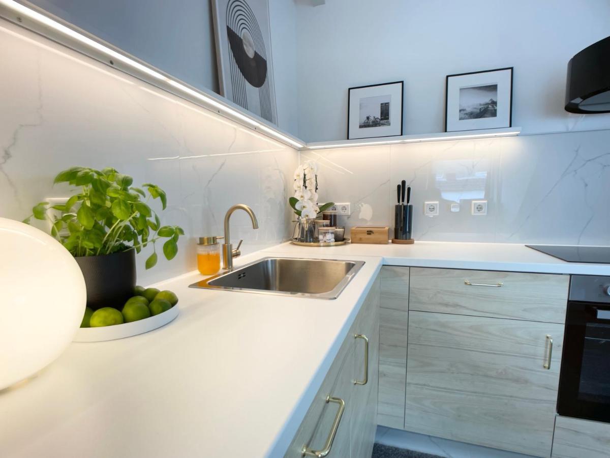 M-Style 04 Apartment Mit Balkon Und Gasgrill, 24H Self-Check-In, Free Parking, Netflix Neurenberg Buitenkant foto
